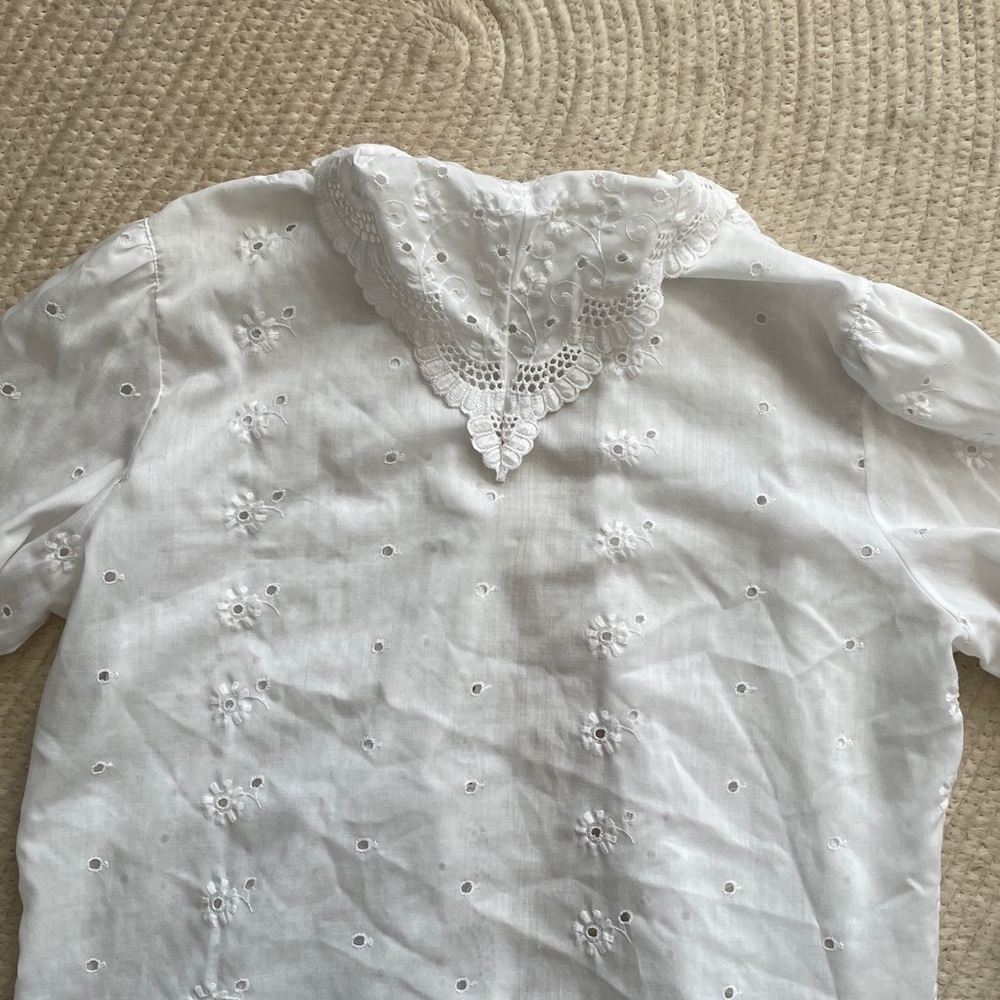 Vintage eyelet blouse! - Picture 8 of 10
